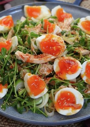 一品大満足！半熟卵とよだれ鶏むねサラダ-レシピのメイン写真