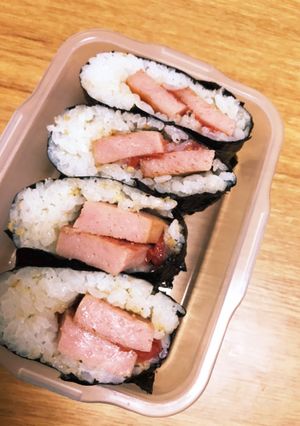 スパムと梅干しのおにぎらず-レシピのメイン写真