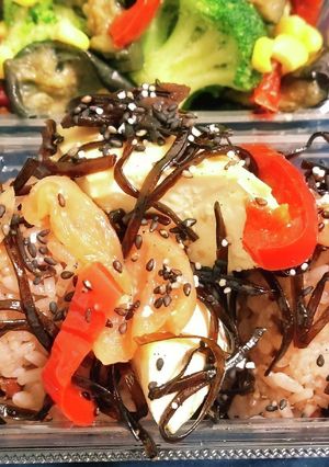 赤飯おにぎり おやさい昆布煮/ゴマ塩桜漬-レシピのメイン写真