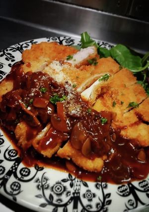 赤と白のチキンカツ！❨(@≧↺≦@)❩ノ-レシピのメイン写真