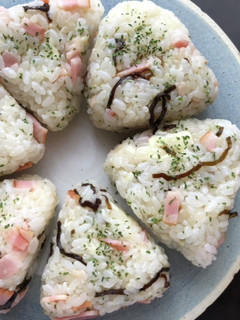 チーズとベーコンの塩昆布おにぎり-レシピのメイン写真