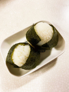 梅と塩吹昆布のおにぎり-レシピのメイン写真
