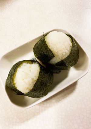 梅と塩吹昆布のおにぎり-レシピのメイン写真