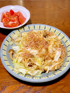ツナとキャベツとキノコの焼きうどん-レシピのメイン写真