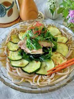 お昼ご飯に!ズッキーニと鯖缶の冷やしそば-レシピのメイン写真