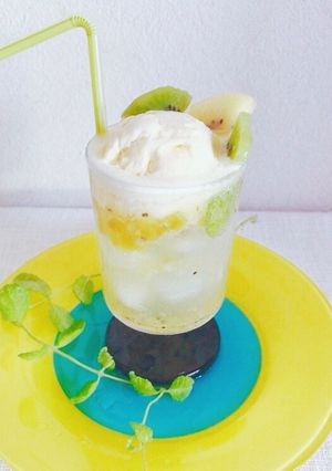 爽やか♪キウイとミントのクリームソーダ-レシピのメイン写真
