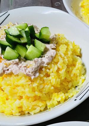 簡単ツナマヨきゅうりのせ人参ご飯-レシピのメイン写真
