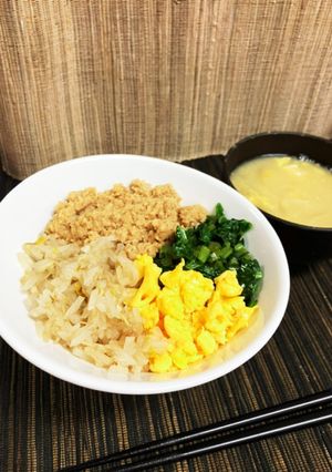 三色丼ならぬ四色丼-レシピのメイン写真