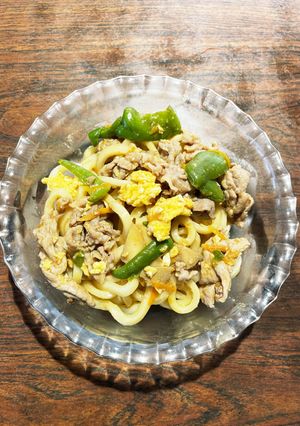 舞茸と野菜と卵の甘辛胡麻味噌焼きうどん-レシピのメイン写真