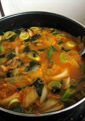 韓国本場の＊マイルドでピリ辛なキムチ鍋-レシピのメイン写真