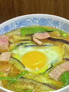 夏野菜と卵のチキンラーメン-レシピのメイン写真
