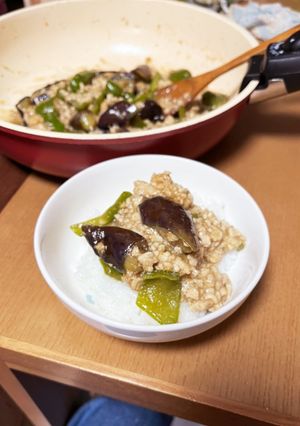 ご飯にぶっかけ！ナスピマそぼろ-レシピのメイン写真