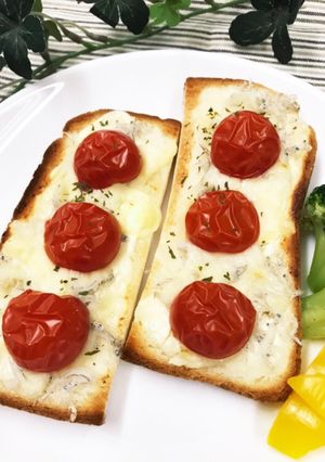 濃厚チーズ♪しらすとトマトのトースト-レシピのメイン写真