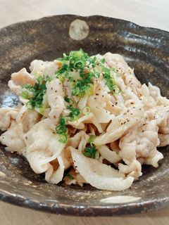 ドレッシングで☆豚肉のネギ塩レモン炒め-レシピのメイン写真