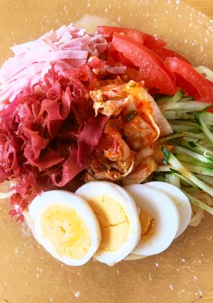 色鮮やか！とさかのりのごまだれ冷やし中華-レシピのメイン写真