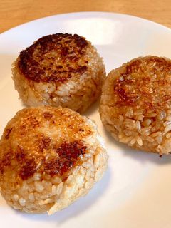 フライパンで簡単!お母さんの焼きおにぎり-レシピのメイン写真