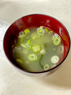 オクラ わかめ ねぎの味噌汁^^-レシピのメイン写真