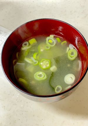 オクラ わかめ ねぎの味噌汁^^-レシピのメイン写真