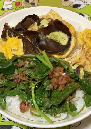 モロヘイヤと木耳の卵とじ2色丼-レシピのメイン写真