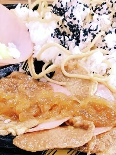 豚肉生姜焼き弁当(豚肉生姜焼ハムスラ)々-レシピのメイン写真