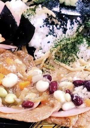 豚肉生姜焼き&豆サラハムスラ玉葱ソース-レシピのメイン写真