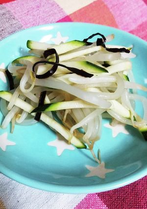 もやしとズッキーニの塩昆布和え-レシピのメイン写真