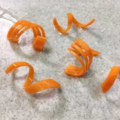 A picture of よりニンジン、ニンジンの簡単な細工、コツ.