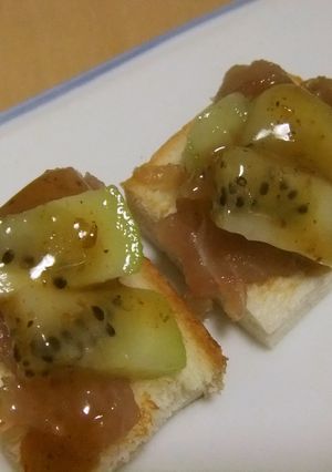 マグロ中落ち漬けキウイのゴマドレカナッペ-レシピのメイン写真