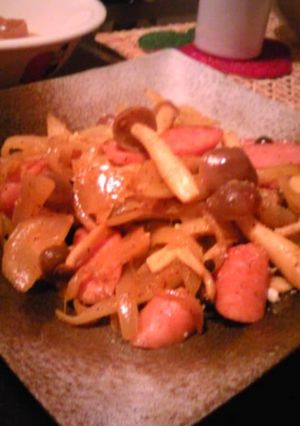 ｶﾚｰ風味☆ご飯がすすむｳｲﾝﾅｰ炒め-レシピのメイン写真