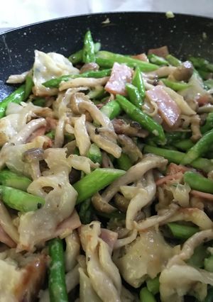 余った餃子　アスパラと餃子マヨネーズ炒め-レシピのメイン写真