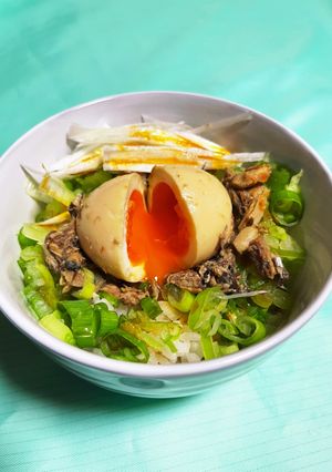 長ネギとサバ缶漬け半熟煮卵丼♪-レシピのメイン写真