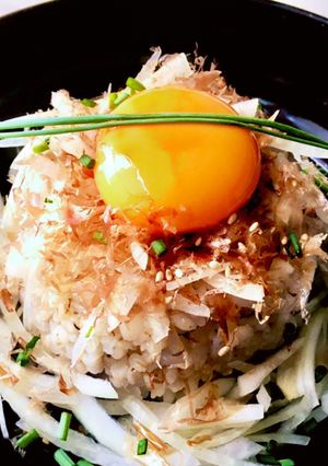 オニオンスライス&鰹節のヘルシーTKG丼-レシピのメイン写真