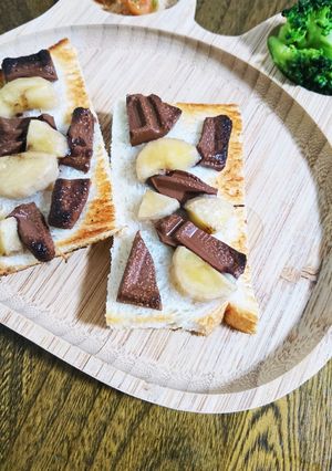 チョコとバナナをのせただけパン-レシピのメイン写真