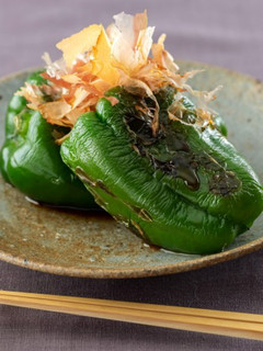 旬を味わう!まるごとピーマンの蒸し焼き-レシピのメイン写真