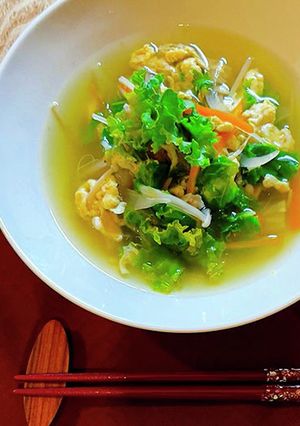 ケールの入った野菜と卵のスープ-レシピのメイン写真