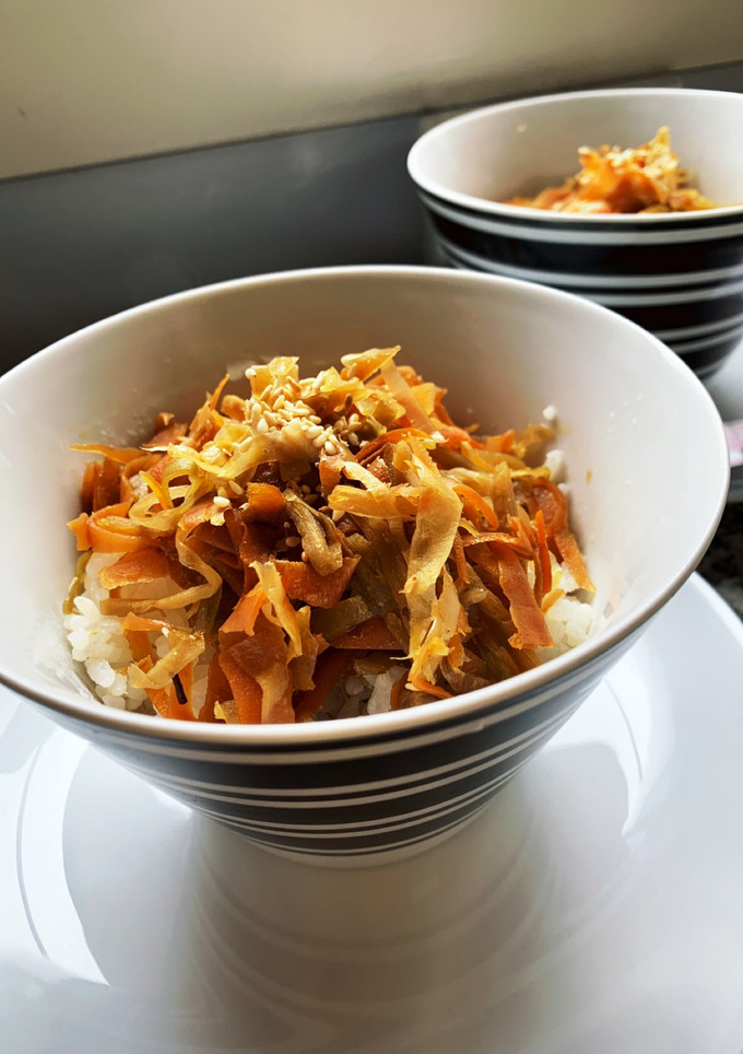 我が家の丼　野菜の皮のきんぴら丼-レシピのメイン写真