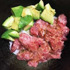 我が家の丼　鮪叩きとアボカド丼♩-レシピのメイン写真