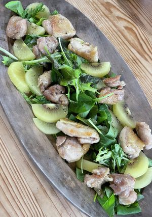 チキンとキウイで栄養満点サラダ-レシピのメイン写真