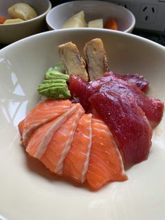 我が家の丼 サーモンとマグロの海鮮丼-レシピのメイン写真