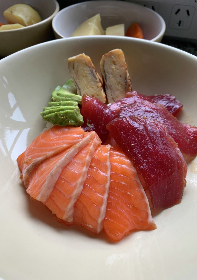 我が家の丼　サーモンとマグロの海鮮丼-レシピのメイン写真