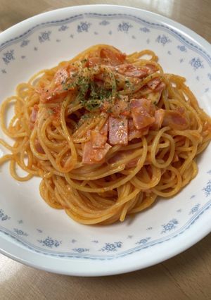 トマトを1個入ったベーコンパスタ-レシピのメイン写真