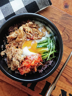 我が家の丼★豚焼き肉とキムチのビビンバ-レシピのメイン写真