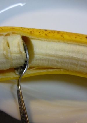 バナナはスプーンで切ると楽チン♪-レシピのメイン写真