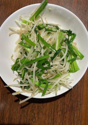 韮とモヤシあっさり辣油炒め-レシピのメイン写真