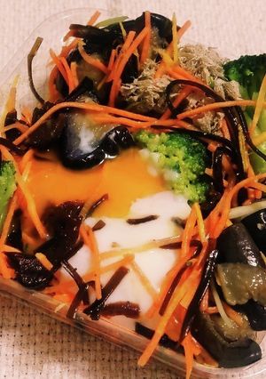 緑黄色野菜サラダ&なすブロ温玉野菜昆布煮-レシピのメイン写真