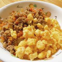 รูปของ 我が家の丼　野菜入り2色丼