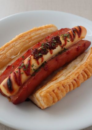 はみ出るチーズのソーセージパイ-レシピのメイン写真