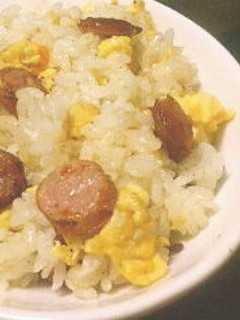 簡単!食べ過ぎ注意ウィンナーたまごごはん-レシピのメイン写真