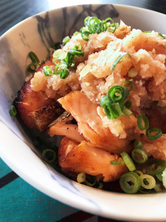 我が家の丼☆焼鮭と特製旨辛みぞれ丼!-レシピのメイン写真