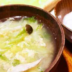 รูปของ 玉ねぎ麹で、卵としめじとキャベツのスープ
